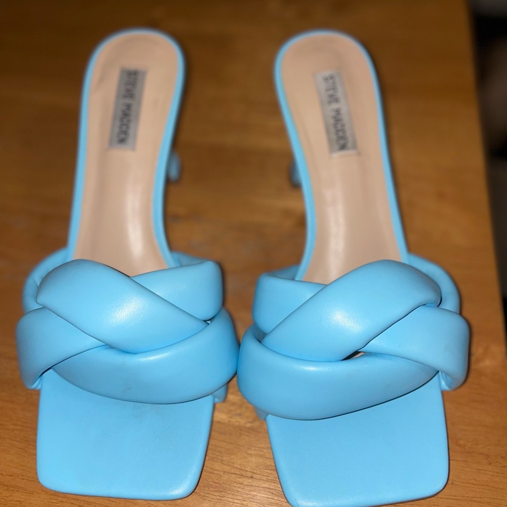 Steve Madden Kitten Heel 💙